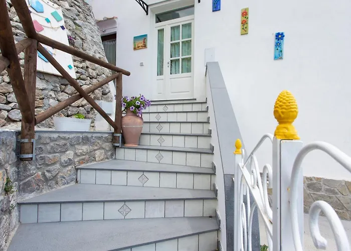 Holidays Perla D'amalfi - Live The Coast & Private Parking Hébergement de vacances *