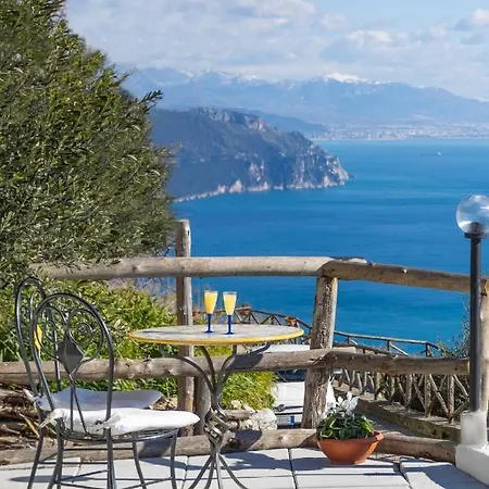 Дом отдыха Holidays Perla D'amalfi - Live The Coast & Private Parking