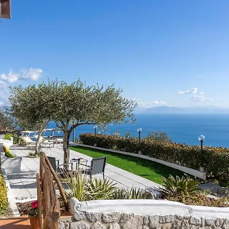 Holidays Perla D'amalfi - Live The Coast & Private Parking Дом отдыха Амальфи