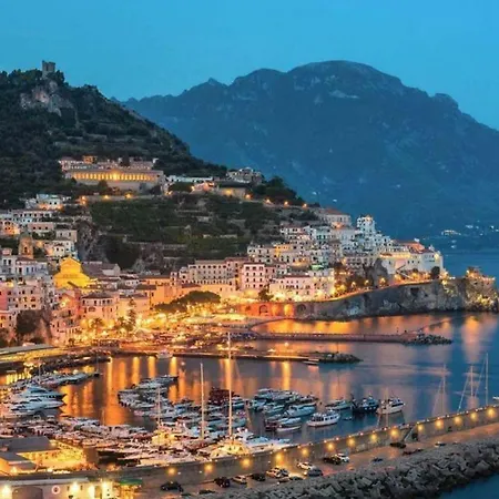 Holidays Perla D'amalfi - Live The Coast & Private Parking Nyaraló *